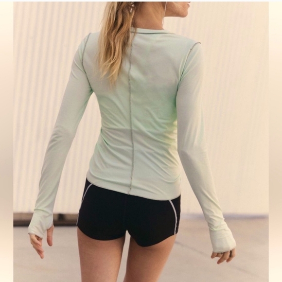 Free People X FP Movement Right On Run Long Sleeve Layer in Pistachio NWT - Picture 2 of 5